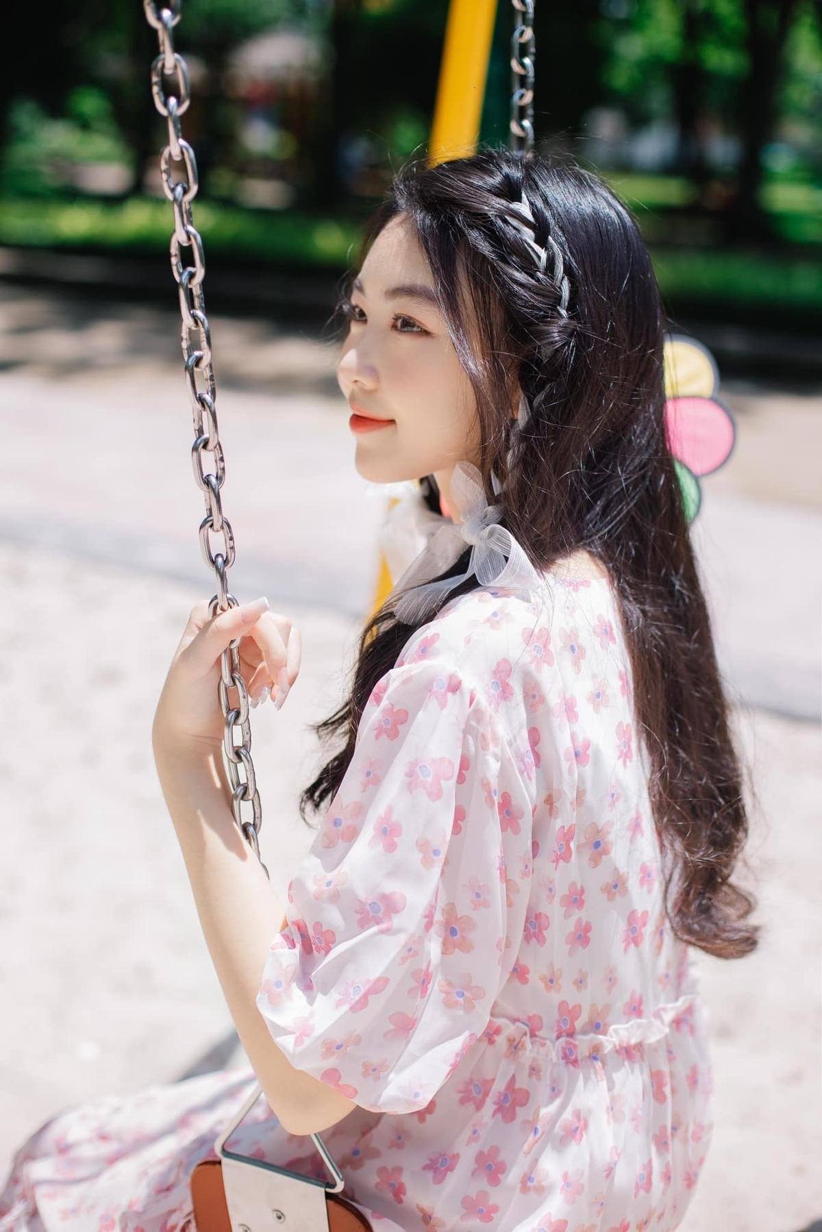 Việc kiếm tiền từ sớm mang lại nhiều lợi ích nhưng cũng tiềm ẩn không ít thách thức. (Ảnh FBNV)