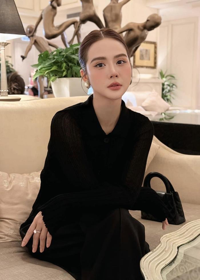 Huyền Lizzie sở hữu phong cách thời trang sành điệu, cá tính. Ảnh: FBNV