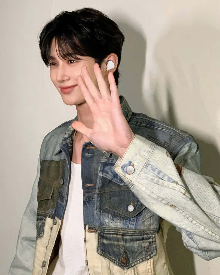 Sức nóng chưa hạ nhiệt, Byeon Woo Seok tiếp tục gây sốt với dự án đóng cặp với IU - 21st Century Grand Prince's Wife.