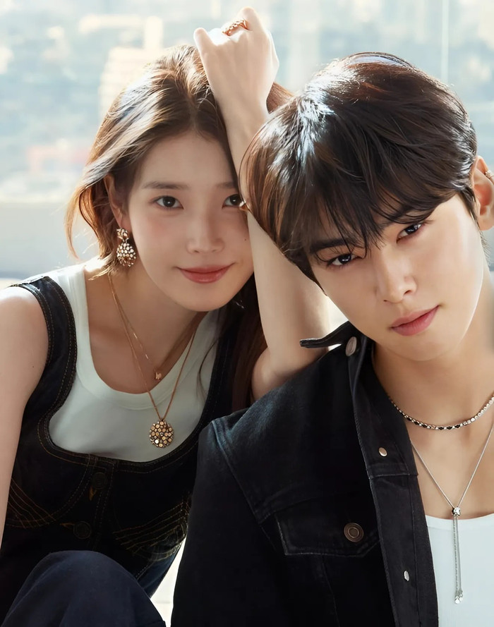 Chờ đợi gì vào 'cú bắt tay' giữa IU và Cha Eunwoo? Ảnh 1
