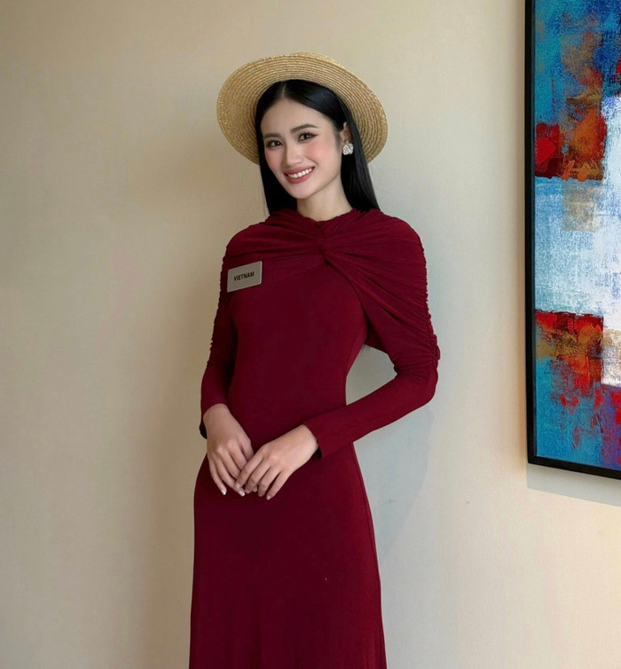 Hoa hậu Ý Nhi bị chối từ. (Ảnh: FBNV)
