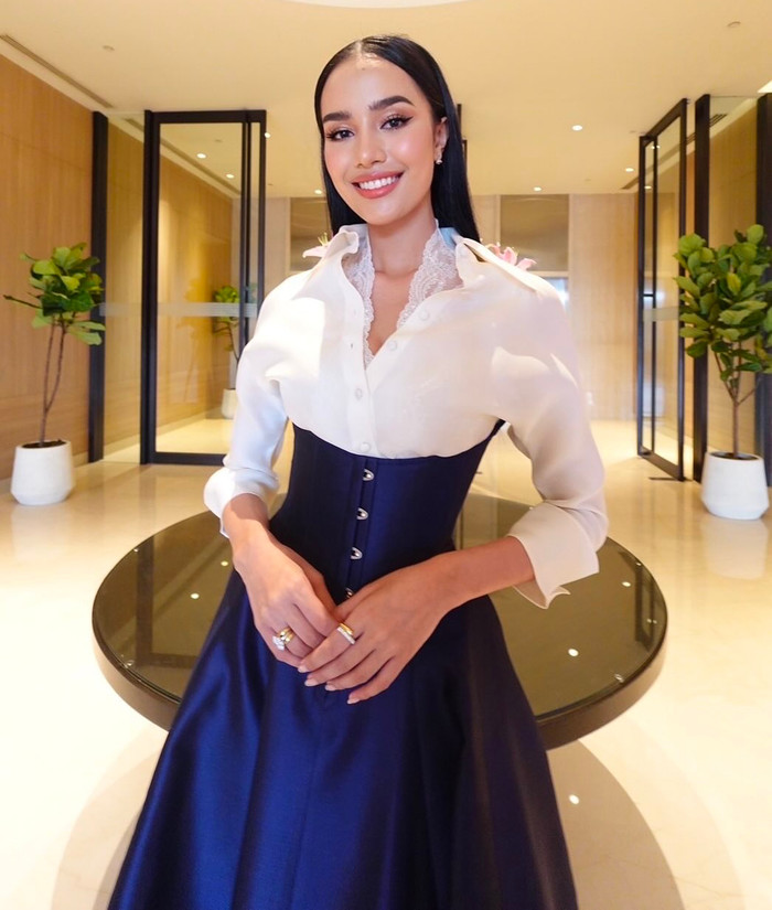Samantha Poole bị đặt lên bàn cân so sánh với Opal Suchata - đại diện Thái Lan. (Ảnh: Instagram nhân vật)