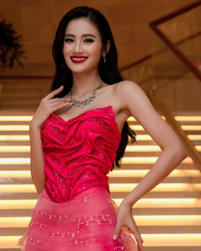 Hoa hậu Ý Nhi 'trắng tay' ở các hạng mục phụ, buộc phải 'intop bằng thực lực'. (Ảnh: Instagram nhân vật)