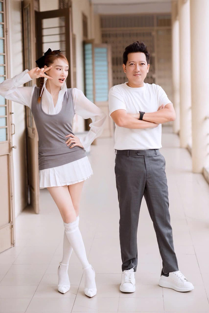 Trường Giang bày tỏ sự ủng hộ, hết lời khen ngợi vợ về hành động tốt đẹp. (Ảnh: FBNV)