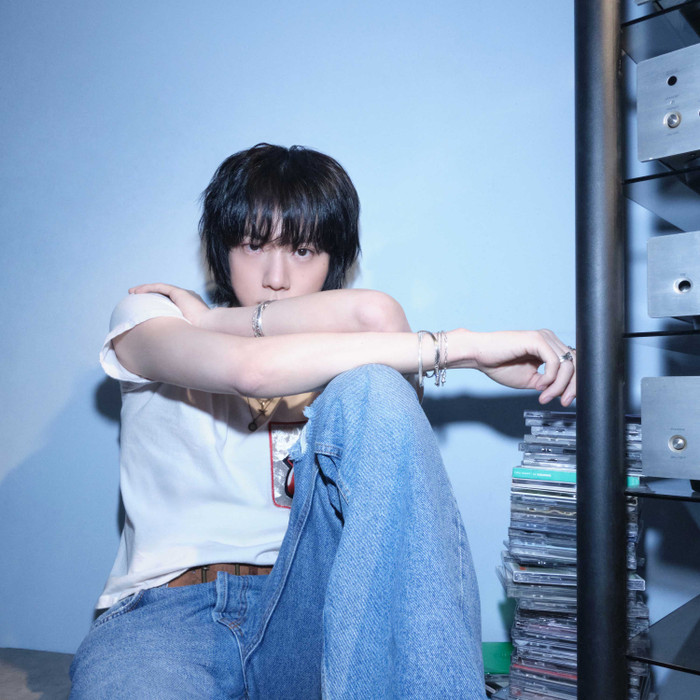 Jin (BTS) 'soán ngôi' Lisa với album thứ hai trong sự nghiệp solo Ảnh 1