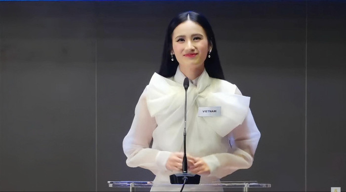 Nam vương Việt dành tình cảm đặc biệt với Hoa hậu Ý Nhi Ảnh 3