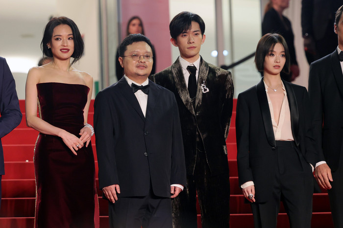 Phim của Dịch Dương Thiên Tỉ và Thư Kỳ gây tiếng vang tại Cannes 2025: Tràng pháo tay dài 10 phút Ảnh 2