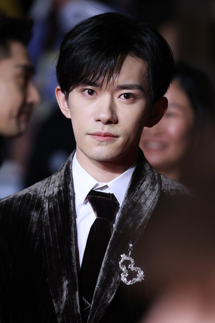 Phim của Dịch Dương Thiên Tỉ và Thư Kỳ gây tiếng vang tại Cannes 2025: Tràng pháo tay dài 10 phút Ảnh 6