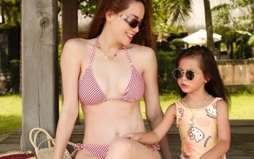 Hồ Ngọc Hà khoe vẻ đẹp ‘căng tràn’ với bikini tí hon bên con gái
