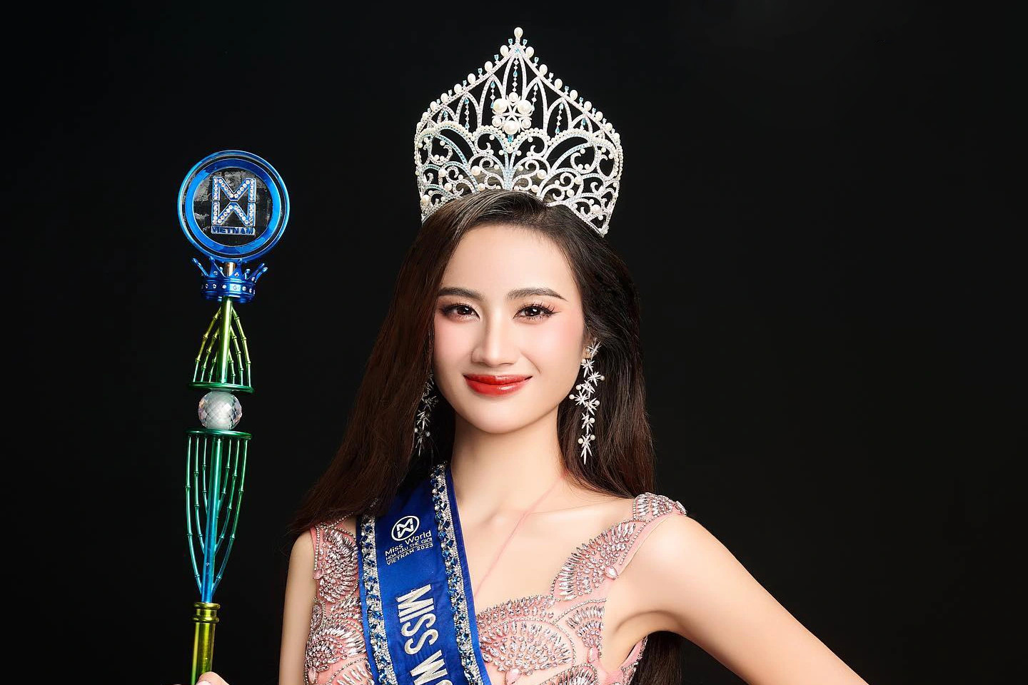Hoa hậu Ý Nhi và bạn trai đã chia tay?