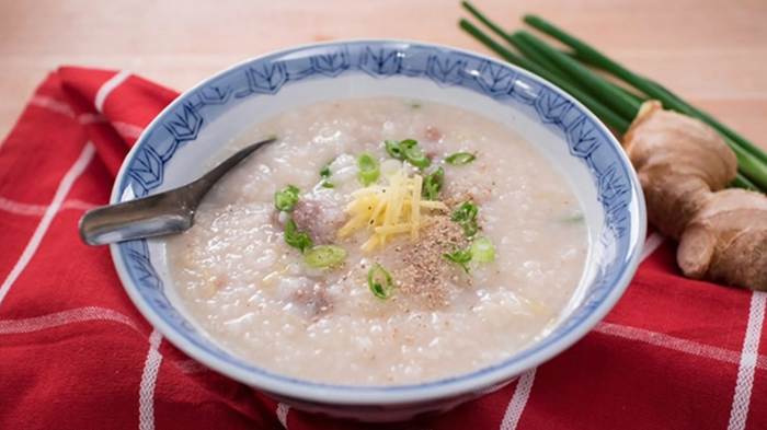 Cháo thịt bằm là món ăn sáng được nhiều phụ huynh thường nấu cho các con trước những kỳ thi quan trọng. Ảnh: Suckhoecong