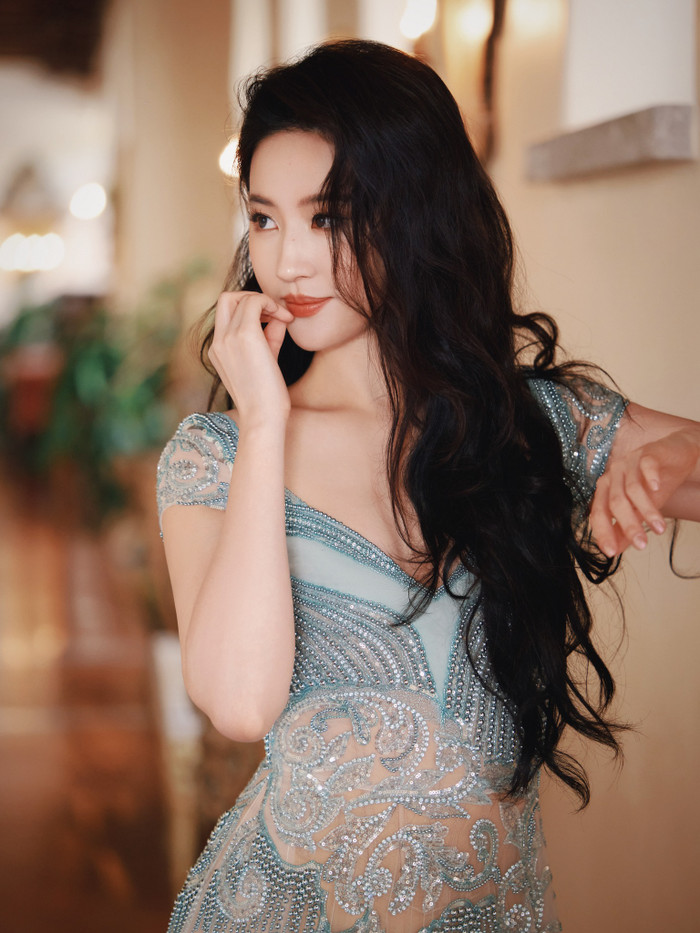 Lưu Diệc Phi từng gây tranh cãi về khả năng diễn xuất, tuy nhiên theo thời gian cô đã thuyết phục công chúng bởi khả năng nhập vai, sự nỗ lực với vai trò diễn viên. Ảnh: Weibo