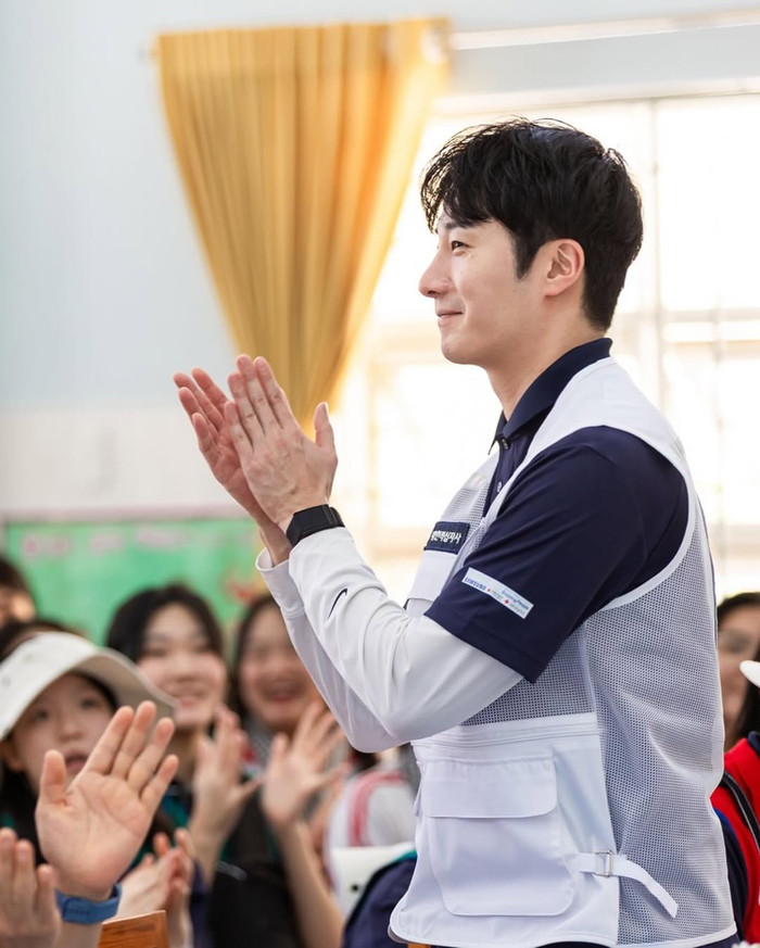 Diễn viên Jung Il Woo thường tham gia các hoạt động thiện nguyện. Ảnh: IGNV