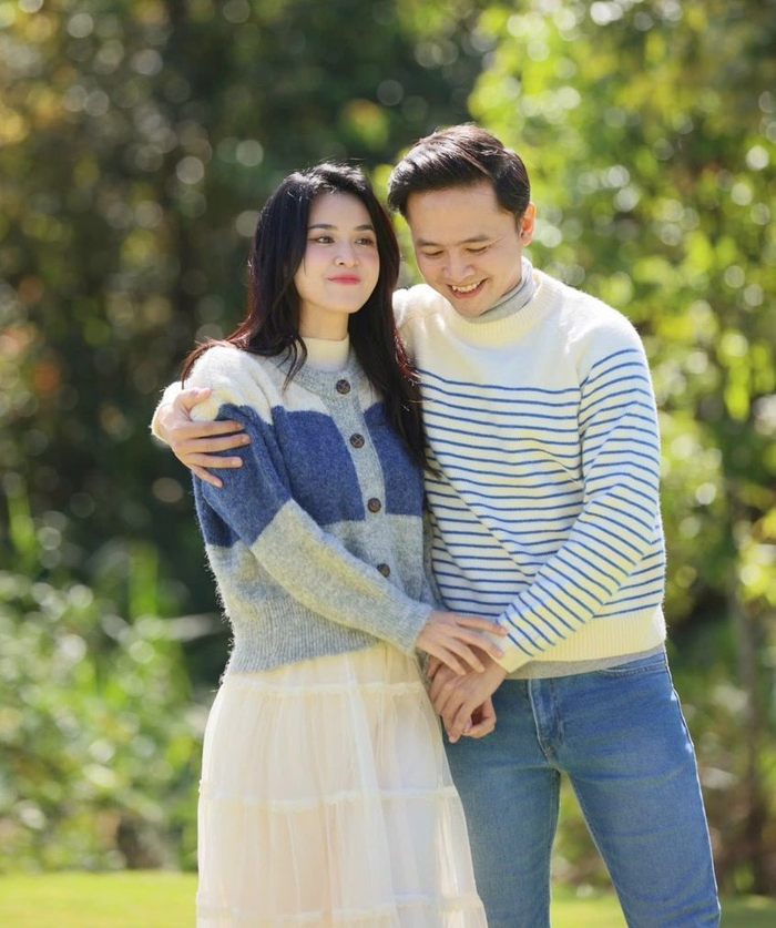 Vợ chồng Tú Vi - Văn Anh có hơn 1 thập kỷ bên nhau. (Ảnh: FBNV)