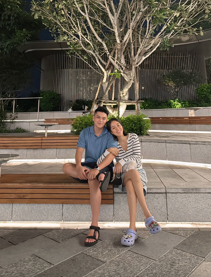 Lê Phương hạnh phúc khoe ảnh do con gái chụp. Ảnh: FBNV