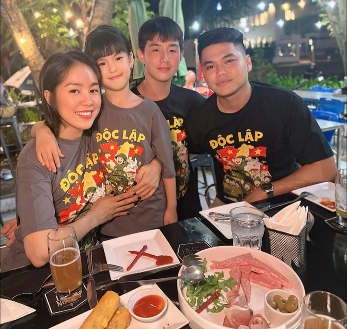 Vợ chồng Lê Phương luôn cố gắng đưa các con đi chơi khi có thời gian rảnh rỗi. Ảnh: FBNV