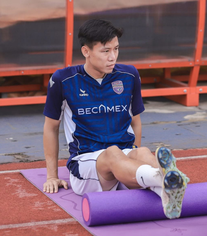 Người hâm mộ đã nhắc đến Quế Ngọc Hải trong vài ngày qua. Liệu HLV Kim Sang Sik có sai? Ảnh: CLB Bình Dương