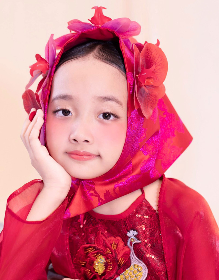 Nhan sắc xinh xắn, đáng yêu của Anna Vương Diễm - con gái Khánh Thi - Phan Hiển khi lên 7 tuổi. (Ảnh: FBNV)