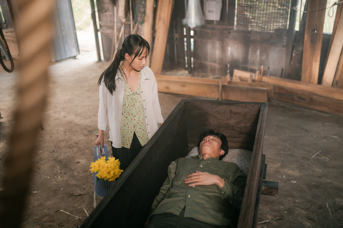 Nhà văn Sơn thực sự đã leo vào ngủ trong 1 chiếc quan tài