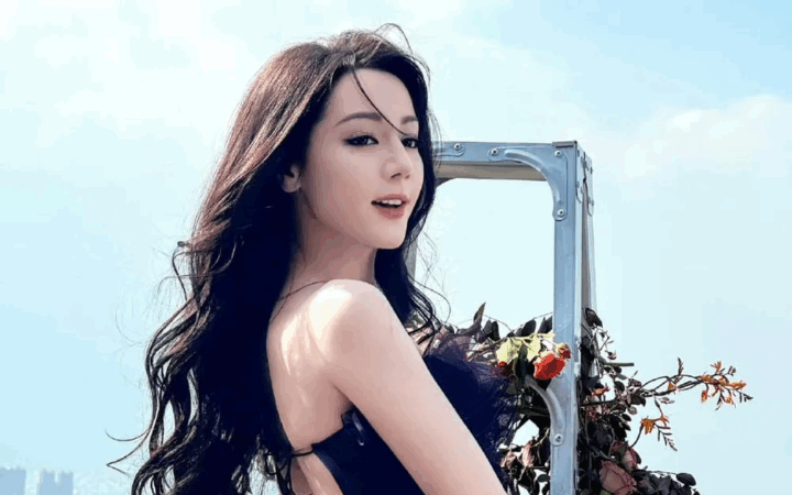 Địch Lệ Nhiệt Ba khiến cõi mạng ‘dậy sóng’ trong ngày sinh nhật