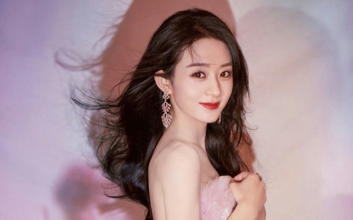 Triệu Lệ Dĩnh gây sốt khi đăng tải bức ảnh mới nhất lên trang cá nhân (Ảnh: Weibo).