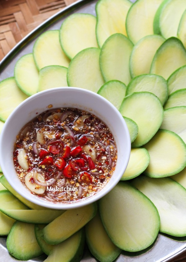 Không nên ăn sáng bằng hoa quả có vị chua hoặc có múi. Ảnh: Mykitchies