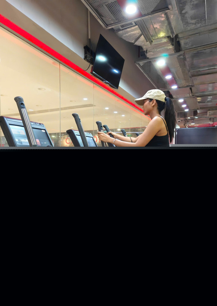 H'Hen Niê vận động nhẹ nhàng, phù hợp với phụ nữ khi mang thai sau khi được chuyên gia tư vấn. (Ảnh FBNV)