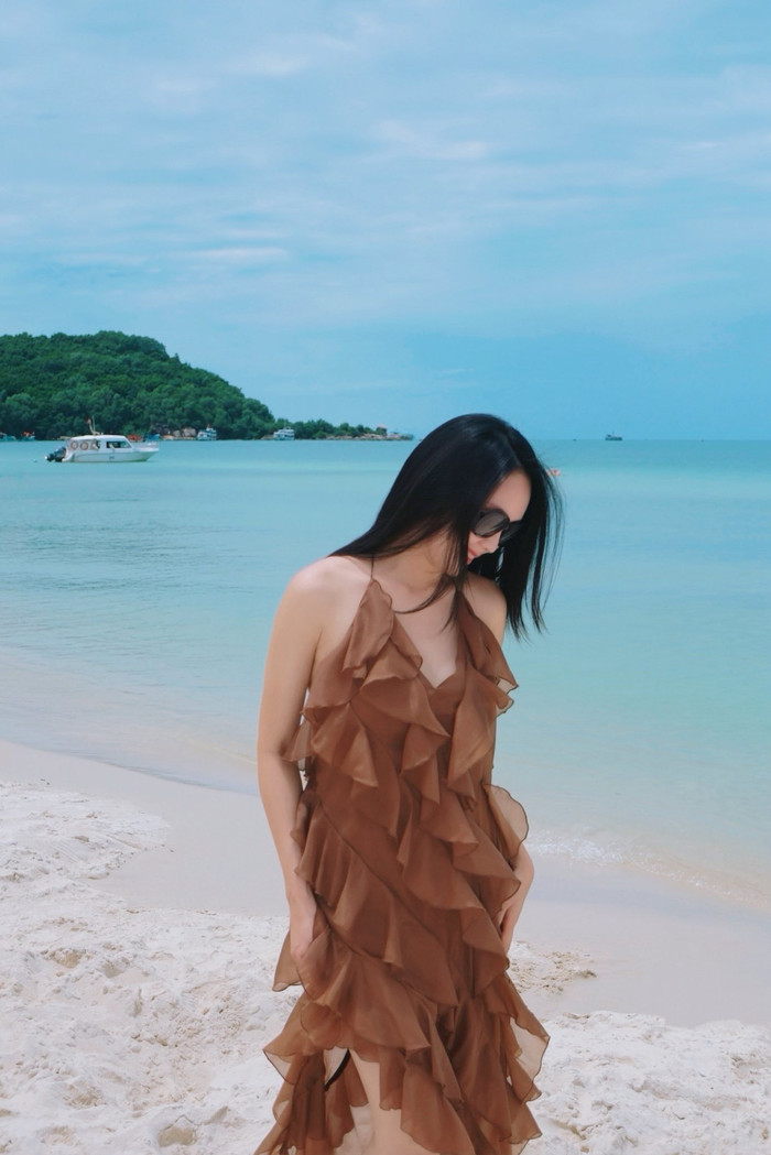 Vẻ đẹp tươi trẻ, tự do và có phần táo bạo của Hồng Diễm khiến khán giả say đắm (Ảnh: Hồng Diễm). 