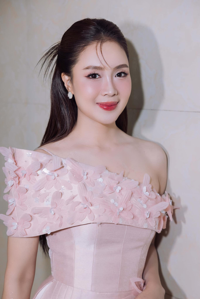 Ở tuổi U50, Hồng Diễm vẫn sở hữu nhan sắc xinh đẹp, quyến rũ và đặc biệt cuốn hút (Ảnh: Hồng Diễm). 