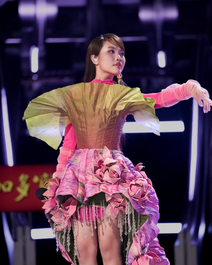 Nhiều khán giả đang kỳ vọng Phương Mỹ Chi chạm đến ngôi vị vô địch tại Sing! Asia. (Ảnh FBNV)