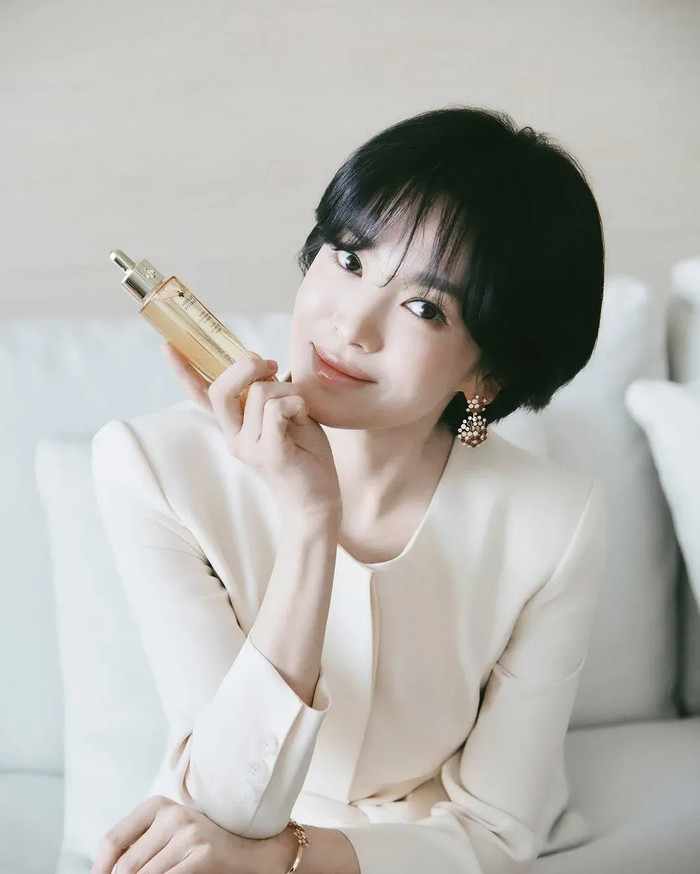 Phản ứng gây bất ngờ của Song Hye Kyo trước những lời đồn đoán (Ảnh: Naver).