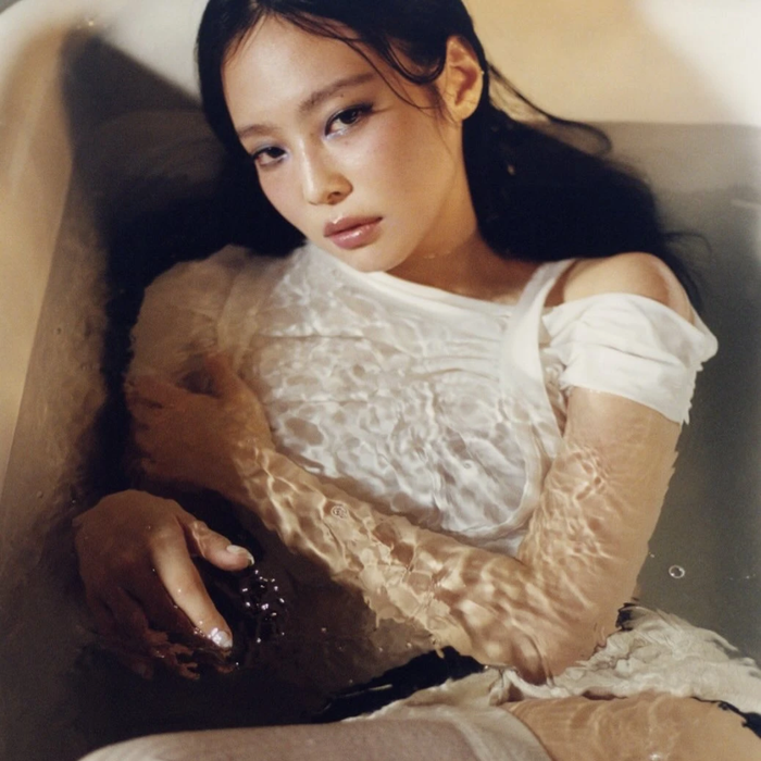 Jennie makeup theo phong cách nàng tiên cá. (Ảnh: @jennierubyjane)
