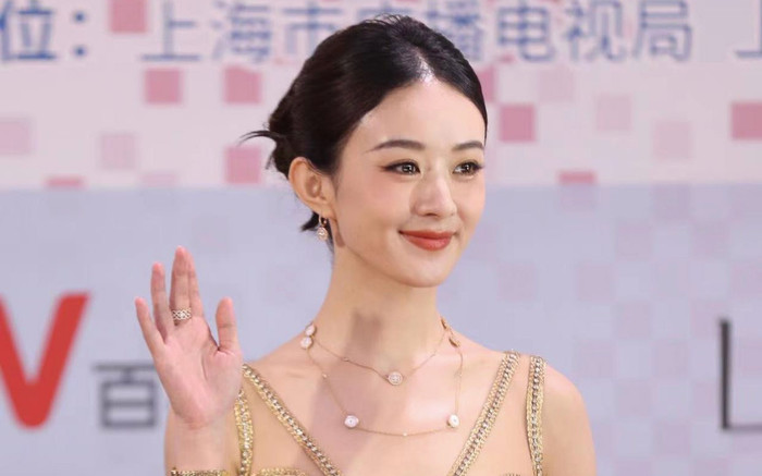 Lần lộ diện gây sốc nhất của Triệu Lệ Dĩnh (Ảnh: Weibo). 