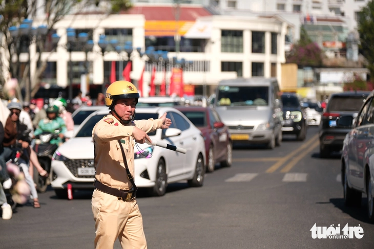 Sân bay Liên Khương đóng cửa: Đà Lạt đón khách bằng tất cả lòng hiếu khách, hỗ trợ giao thông
