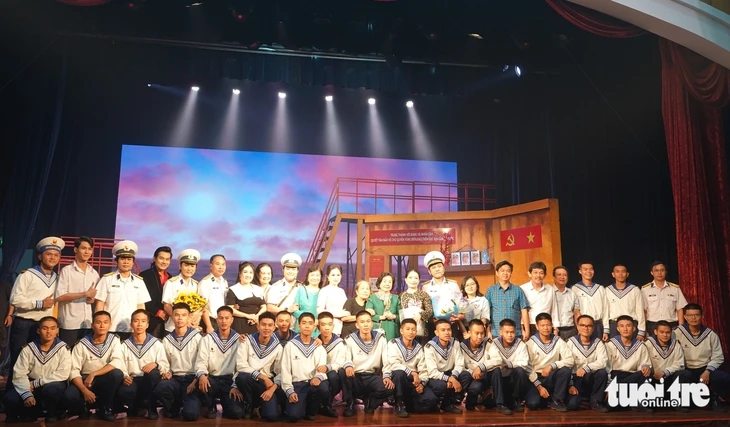 base64-17840738523051088727261 Ba Chuông vàng vọng cổ góp phần tôn vinh người lính hải quân trong San hô đỏ - Ảnh 5.