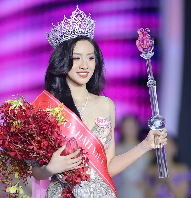 base64-1784185440636118074525 Giải mã những chiếc vương miện hoa hậu Việt Nam: Không chỉ là kim cương - Ảnh 5.