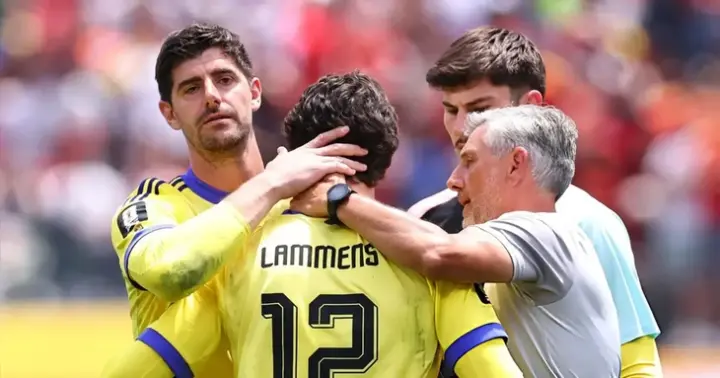Courtois ‘nói dỗi’ HLV sau khi bị thay khỏi sân