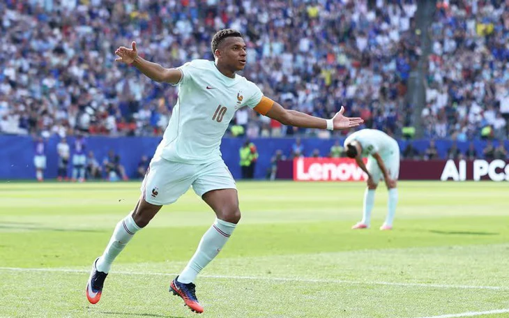 Video: Mbappe, Dembele thay nhau lập siêu phẩm cho tuyển Pháp - Ảnh 2.