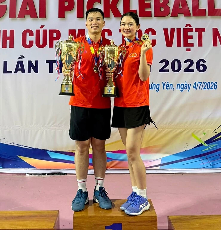 hoai-5-1783410742-385-width740height770 Thu Hoài có chức vô địch pickleball cùng ông xã