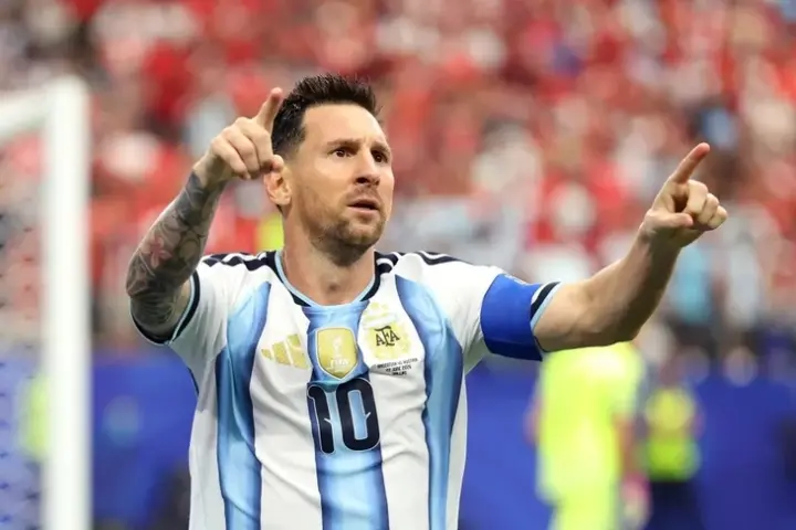 Messi đang xếp dưới một cầu thủ trong bảng xếp hạng 'Quả bóng vàng World Cup' - Ảnh 1.