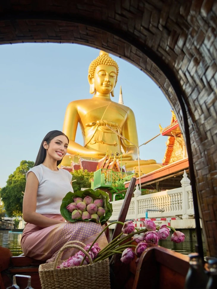 morality-is-the-foundationmeditation-is-the-strengthwisdom-is-the-light-2-1784069637686217588717 Người đẹp Thái Lan vào top 5 Hoa hậu đẹp nhất thế giới 2025 - Ảnh 2.