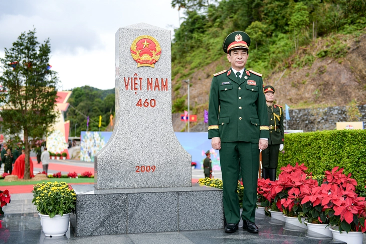 nam7505-17835616341152009309651 Đại tướng Phan Văn Giang sang Lào, bắt đầu dự Giao lưu hữu nghị quốc phòng biên giới - Ảnh 1.