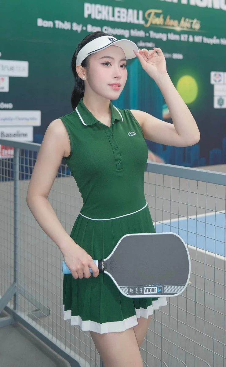 nang-a-hau-kieu-sa-me-pickleball-nthanhhang8-1782981300-224-width740height1202 Nàng á hậu kiêu sa mê pickleball, "tiên tri" Tây Ban Nha vào chung kết World Cup - 8