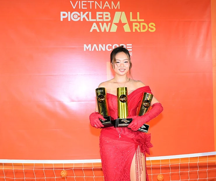 nam-4-1774308108-352-width740height621 Sophia Phương Anh lập hat-trick giải thưởng